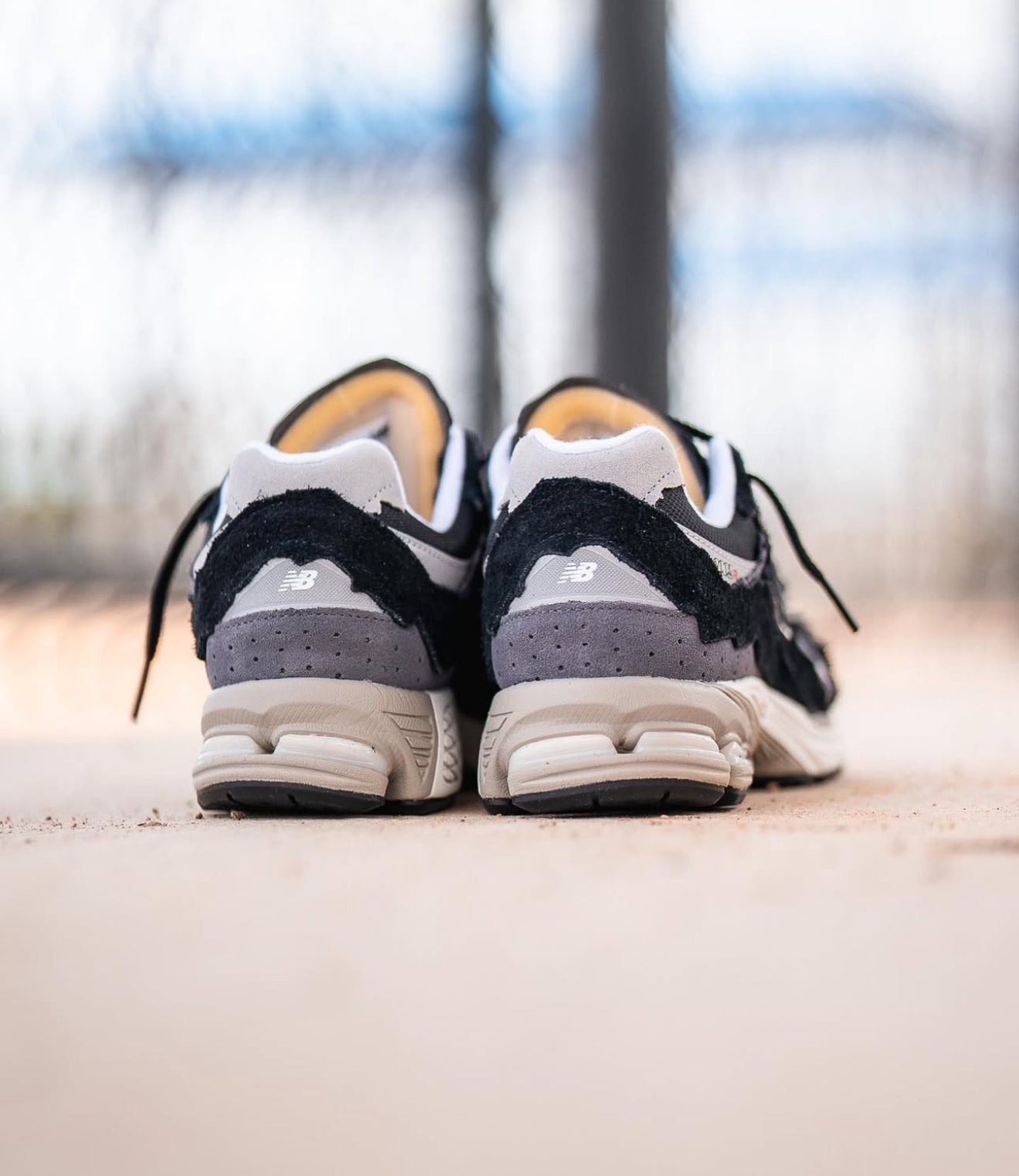 NB Balance 2002R Protection Pack Black Grey