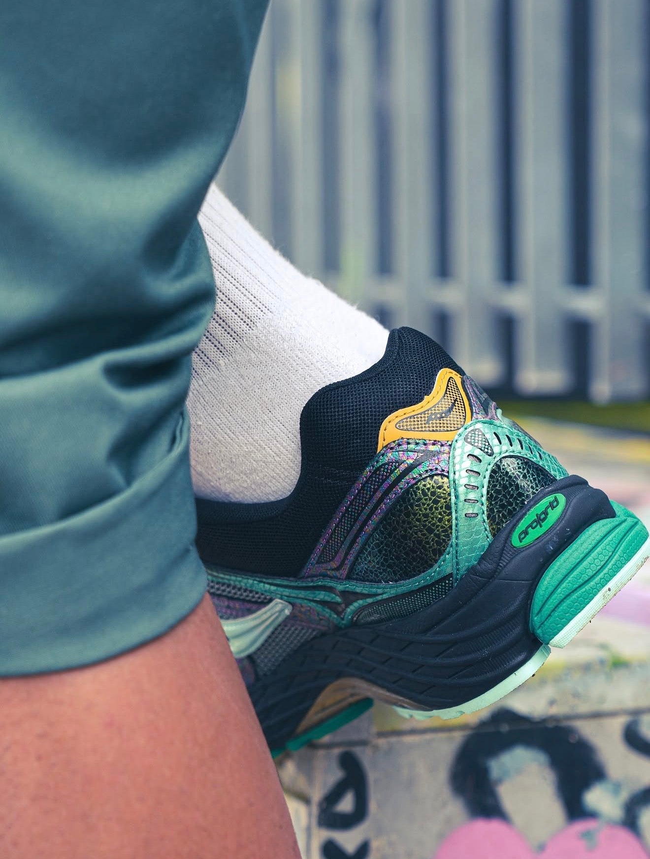 Saucony ProGrid Omni 9 Glowaconstrictor Green