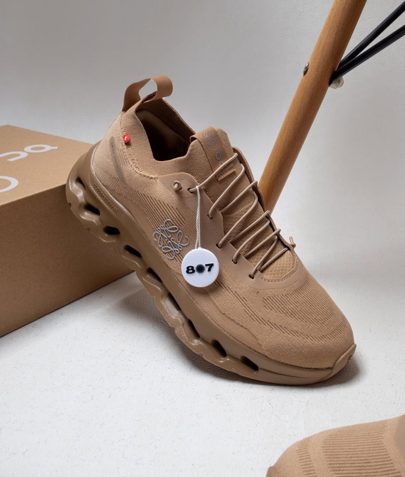 On Running Cloudtilt LOEWE Dark Sand