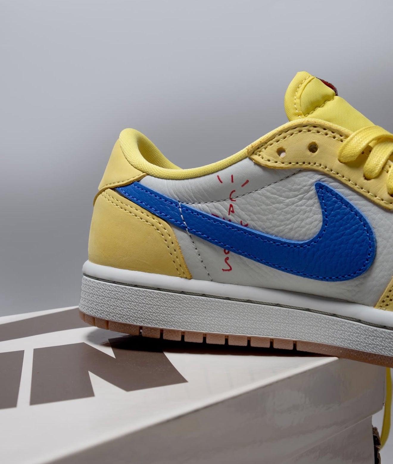 Air Jordan 1 Low Travis Scott Canary