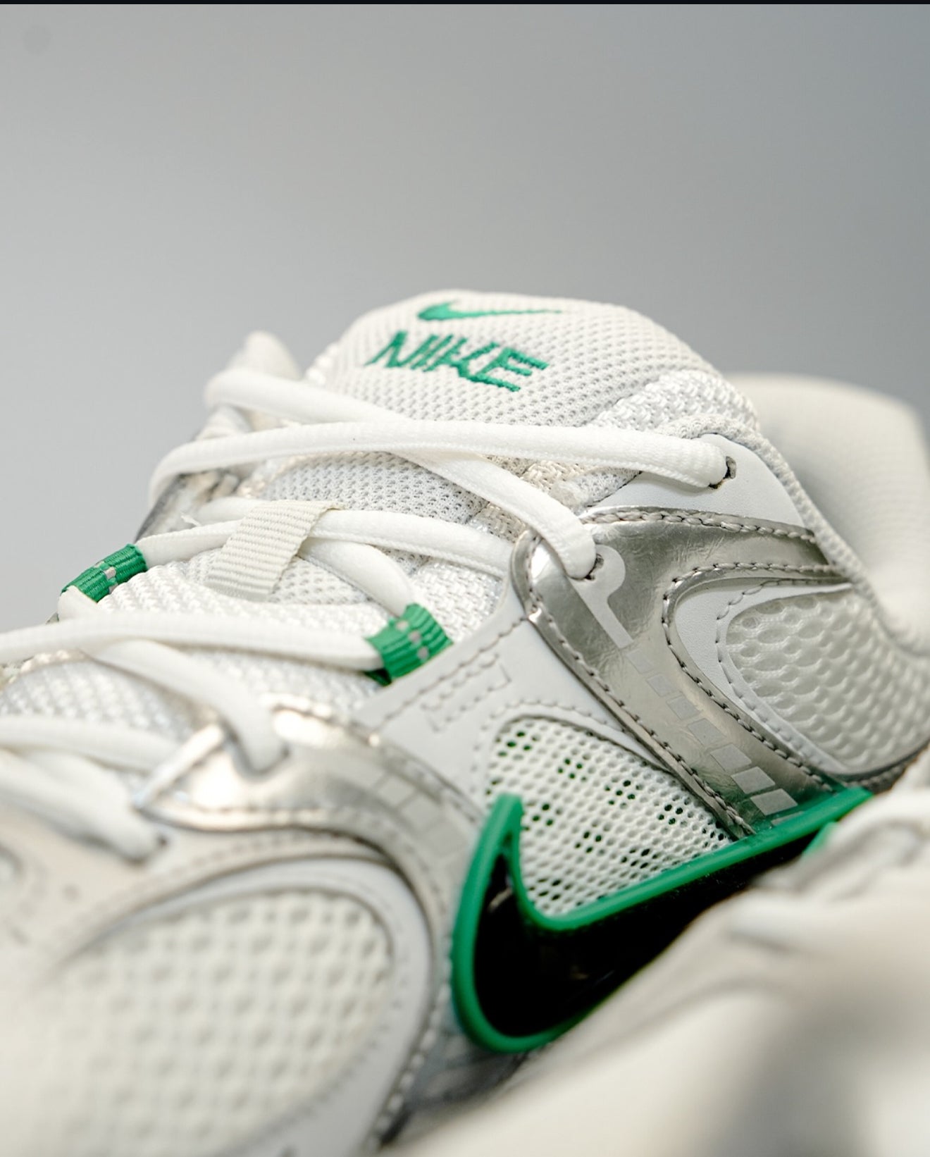 V5 RNR White Malachite