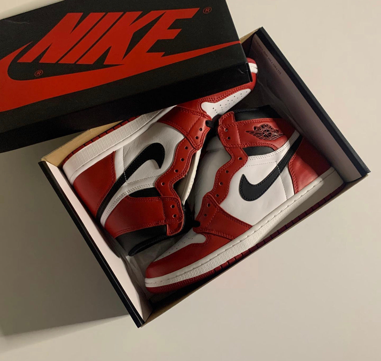 WMNS Air Jordan 1 High “Chicago”