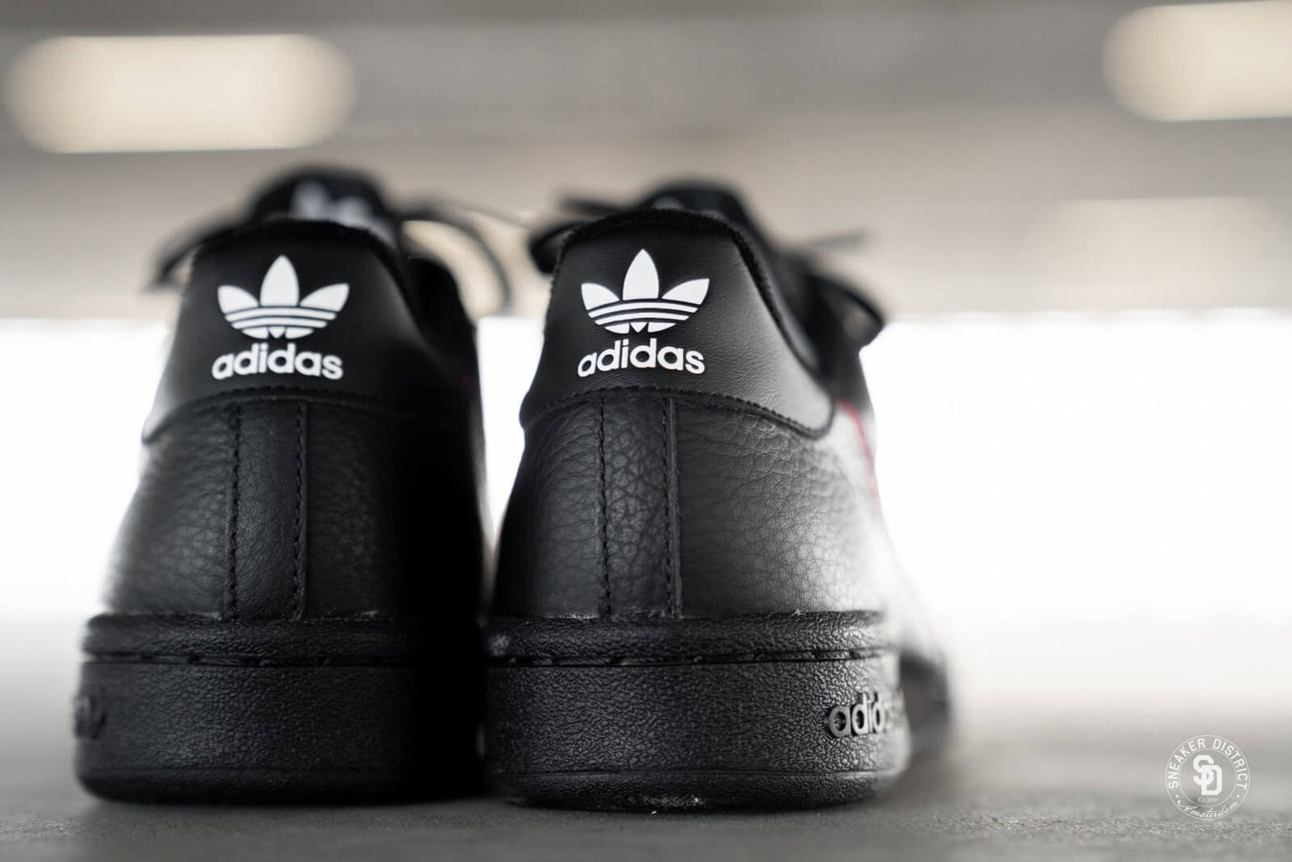 Continental 80 “ Core Black / Scarlet “