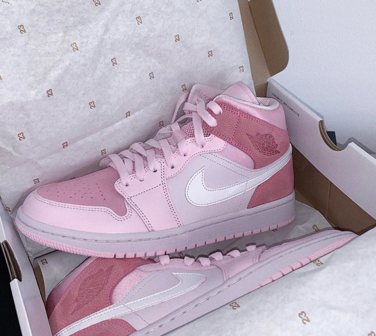 WMNS Air Jordan 1 Mid Digital Pink