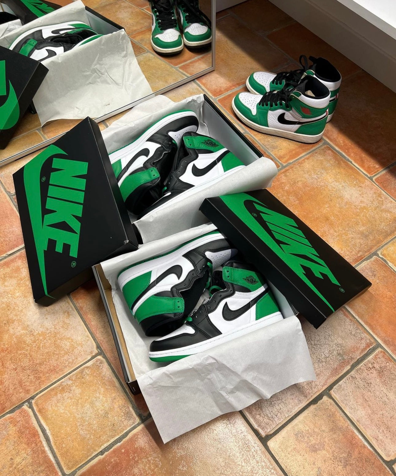 Air Jordan 1 High Black Lucky Green