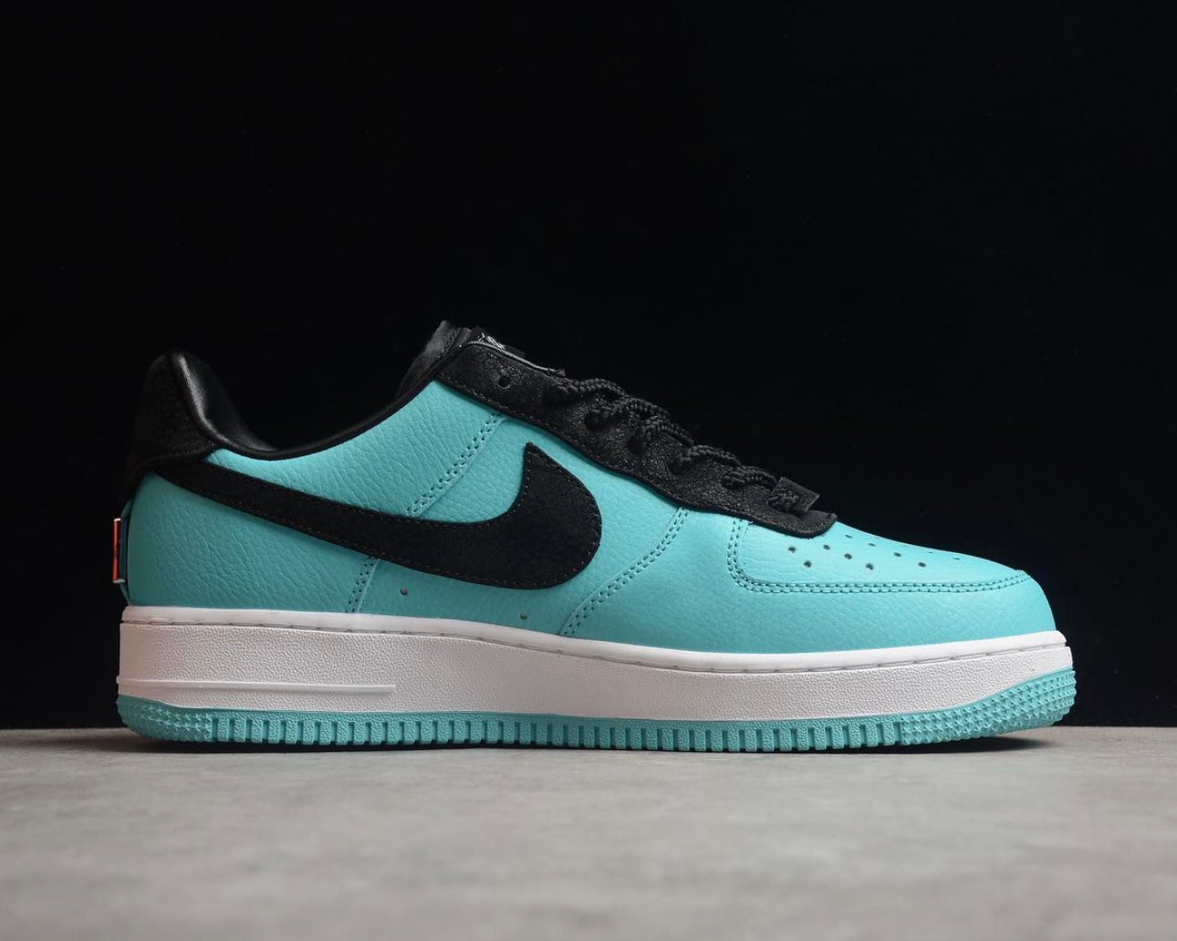 Tiffany & Co x Airforce 1 Low Friends & Family