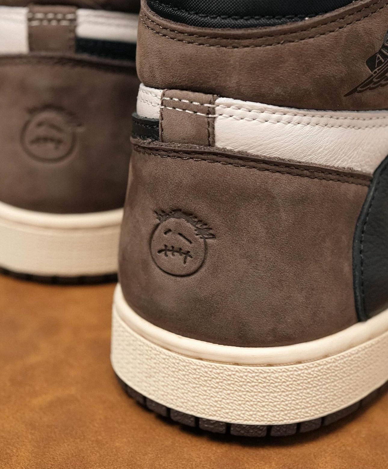 Air Jordan 1 High Travis Scott Dark Mocha Suede