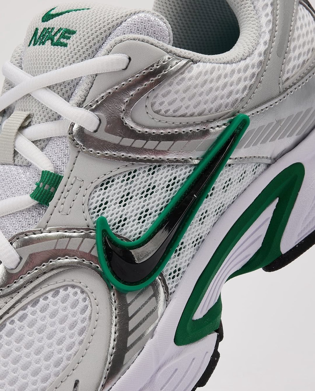 V5 RNR White Malachite