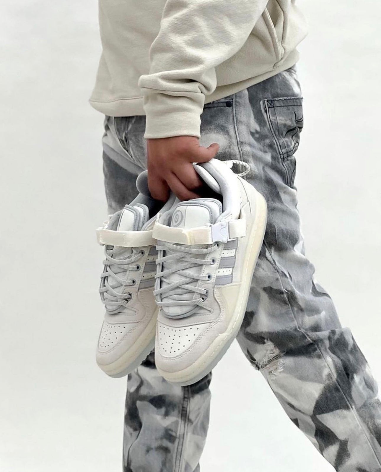 WMNs Forum Buckle Low Bad Bunny Last Forum