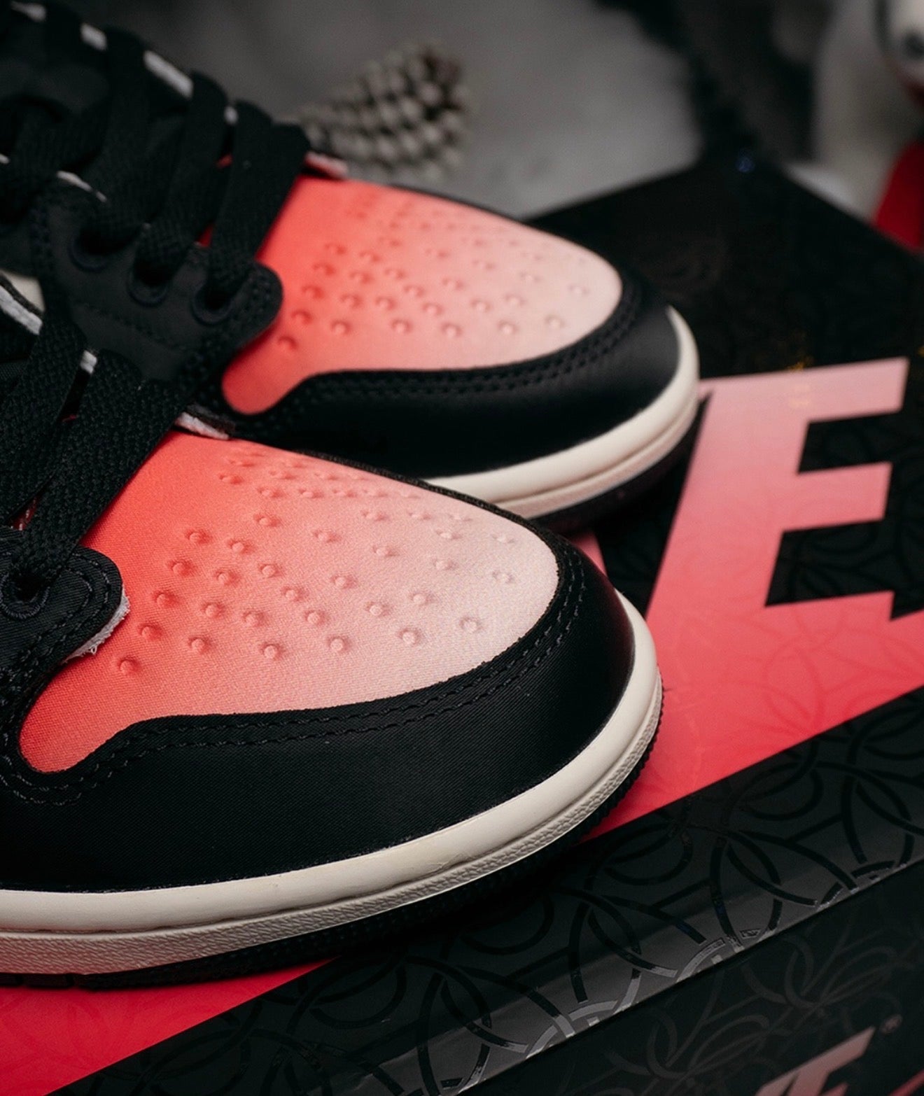 Air Jordan 1 Retro Low OG PSG Paris Saint-Germain