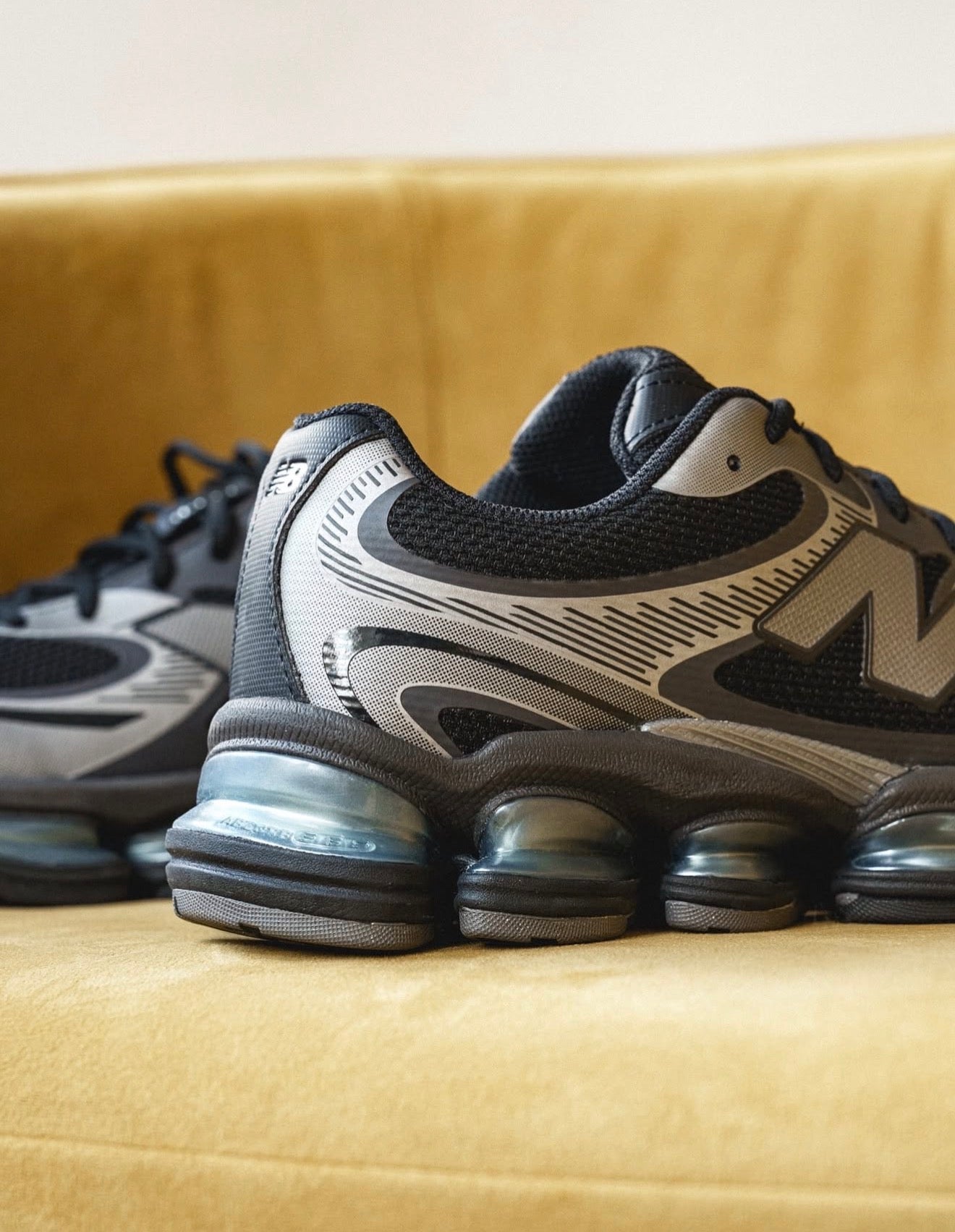 NB Balance Abzorb 2000 Black Grey