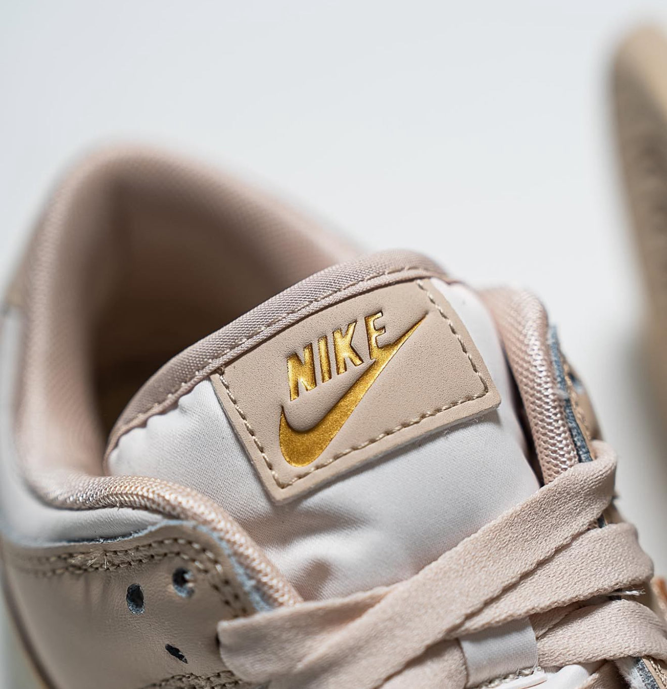 Dunk Low Phantom Metallic Gold