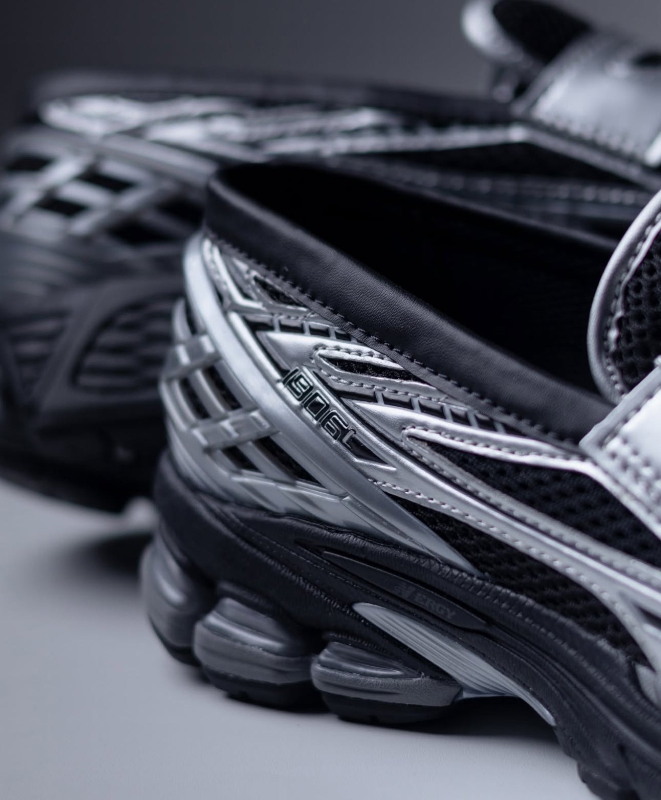 NB Balance 1906L Silver Metallic Black