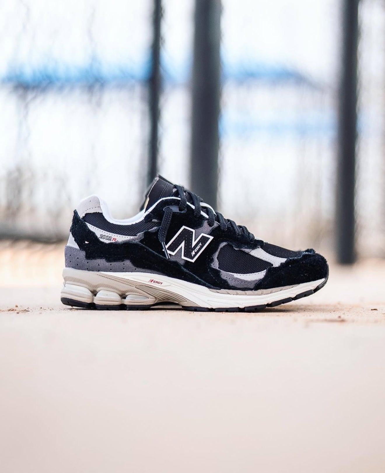 NB Balance 2002R Protection Pack Black Grey