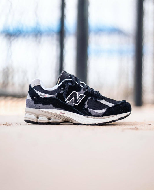 NB Balance 2002R Protection Pack Black Grey