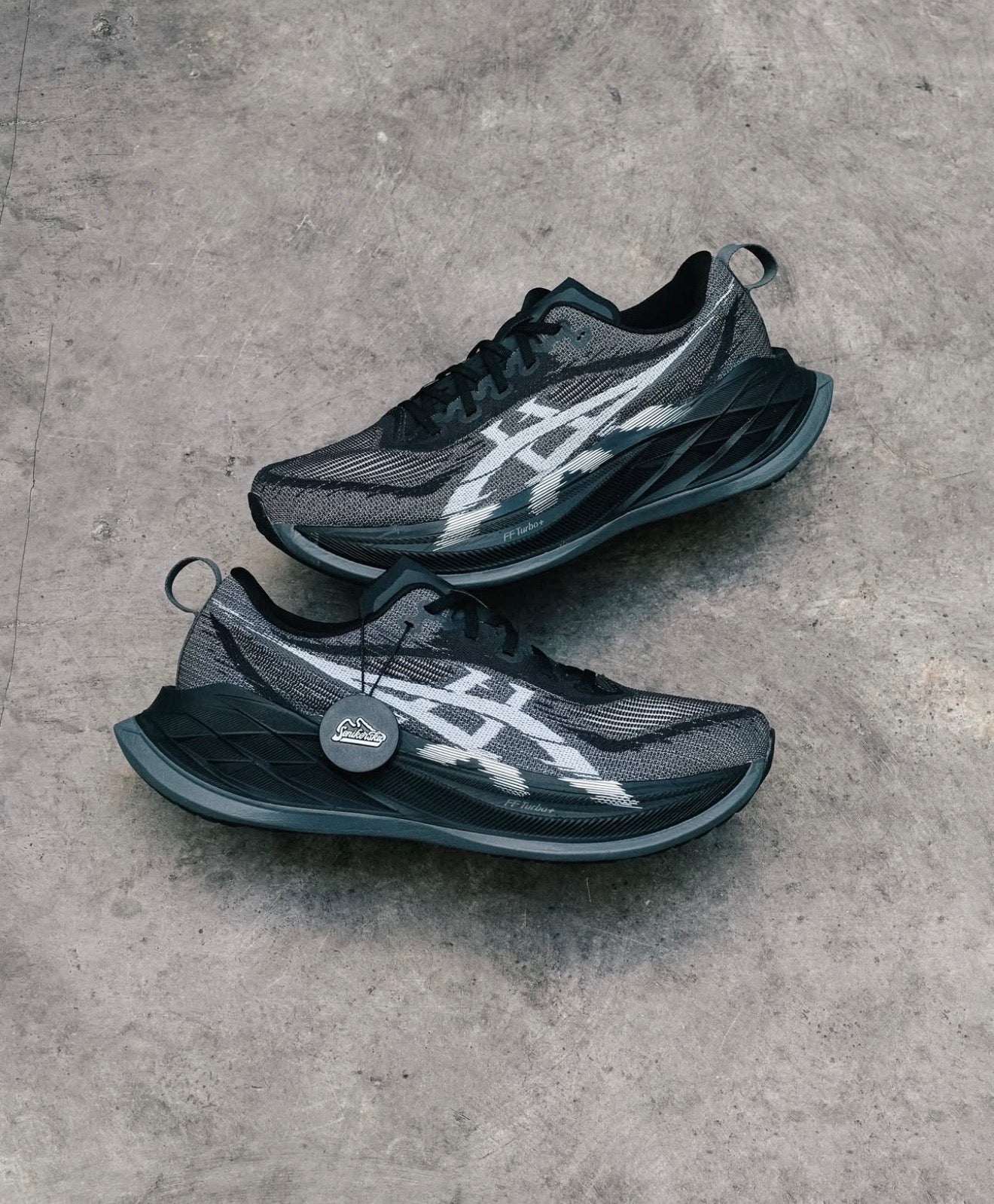 Superblast 2 Black White