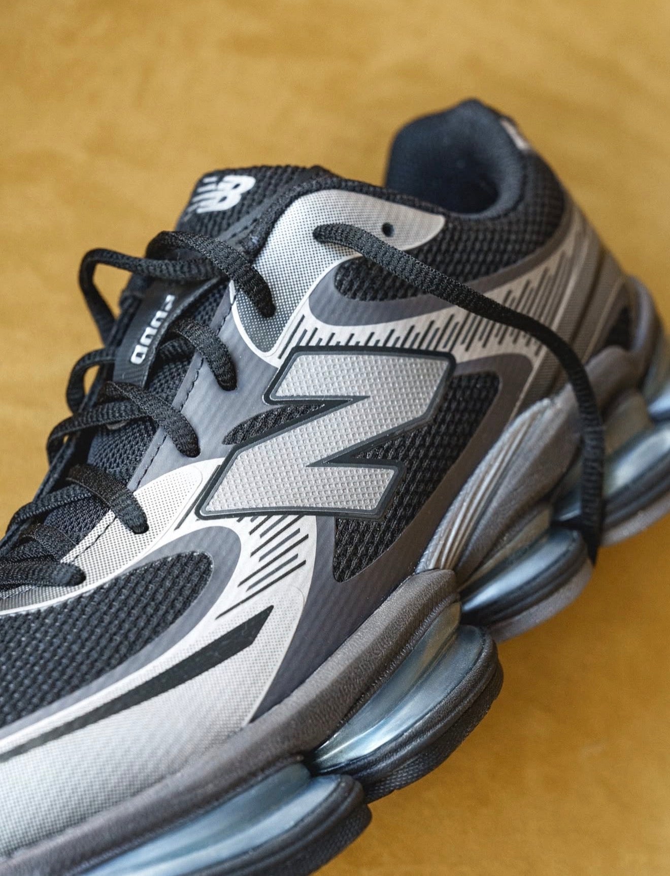 NB Balance Abzorb 2000 Black Grey