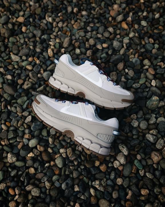Zoom Vomero Roam College Grey