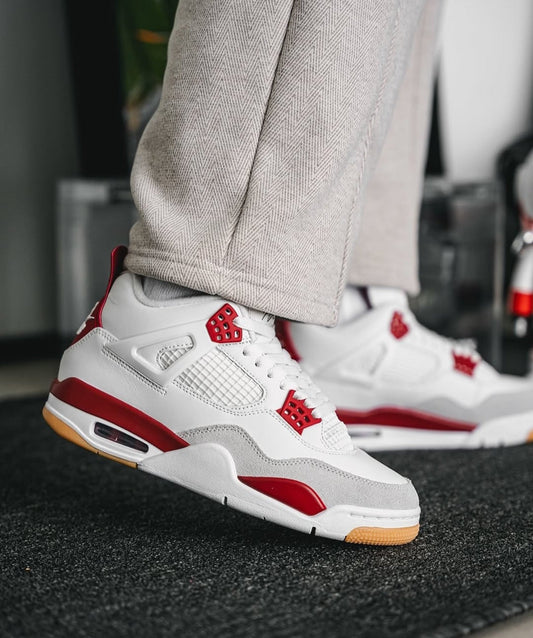 Air Jordan 4 Retro SB Varsity Red