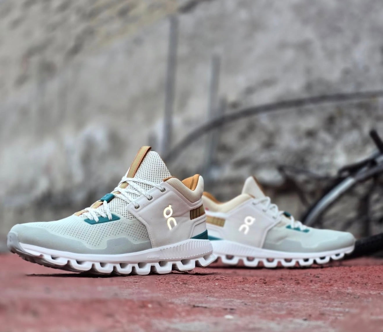 On Running Cloud Hi Edge White Cream Blue