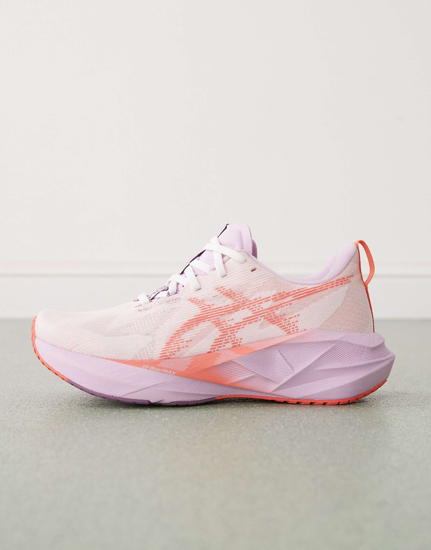 WMNs Asics Novablast 5 White Coral Reef