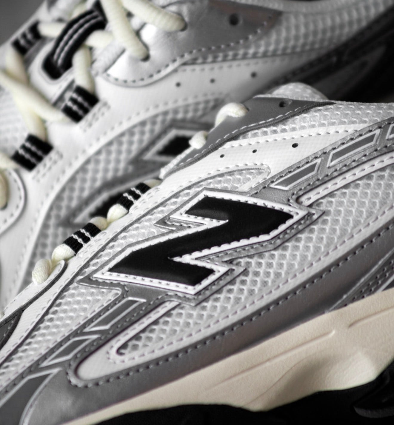 NB Balance 204L Silver Metallic Black