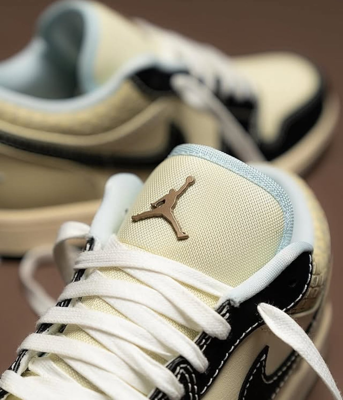 Air Jordan 1 Low SE Coconut Milk Black Muslin