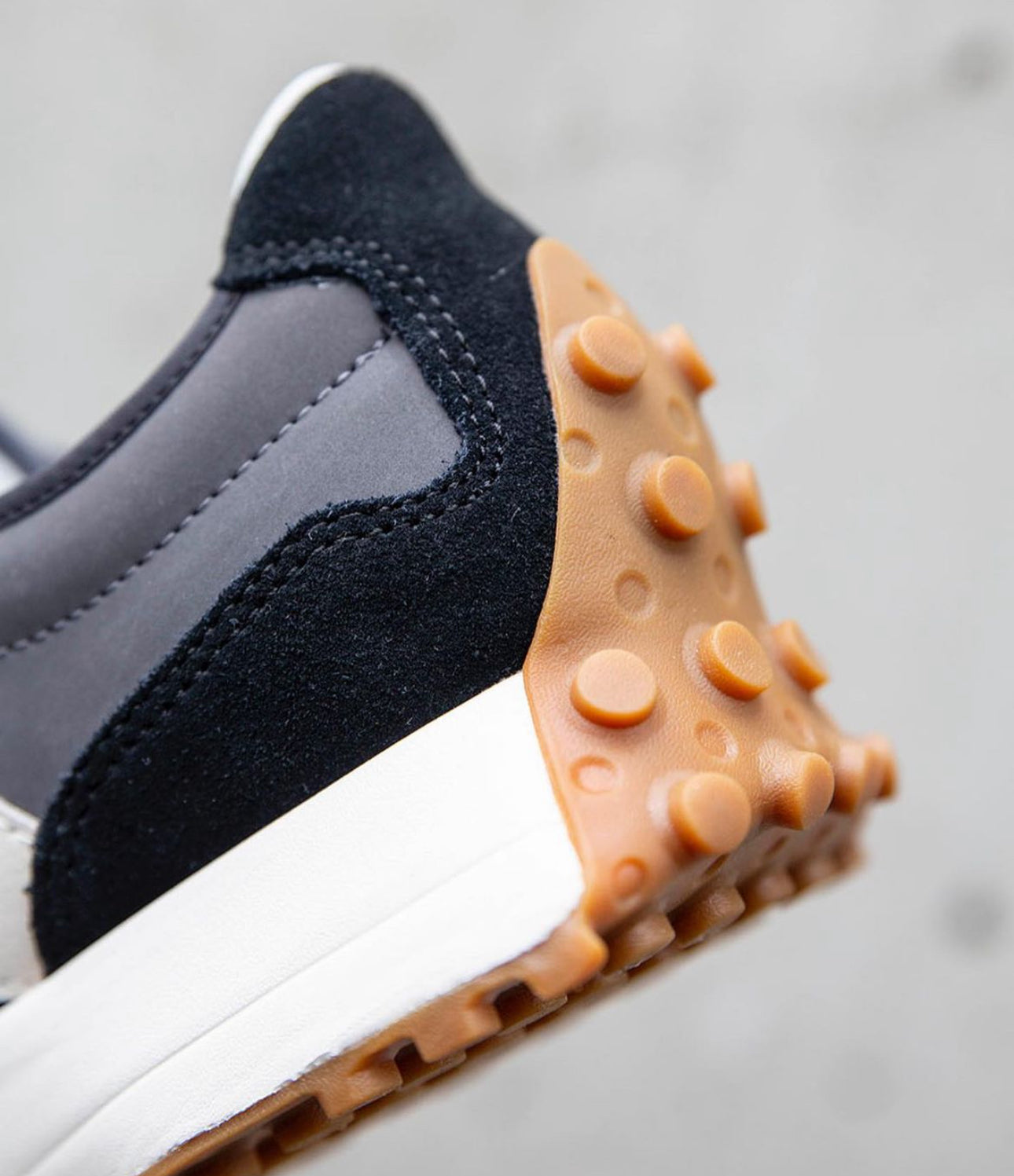 New Balance 327 Black Moonbeam