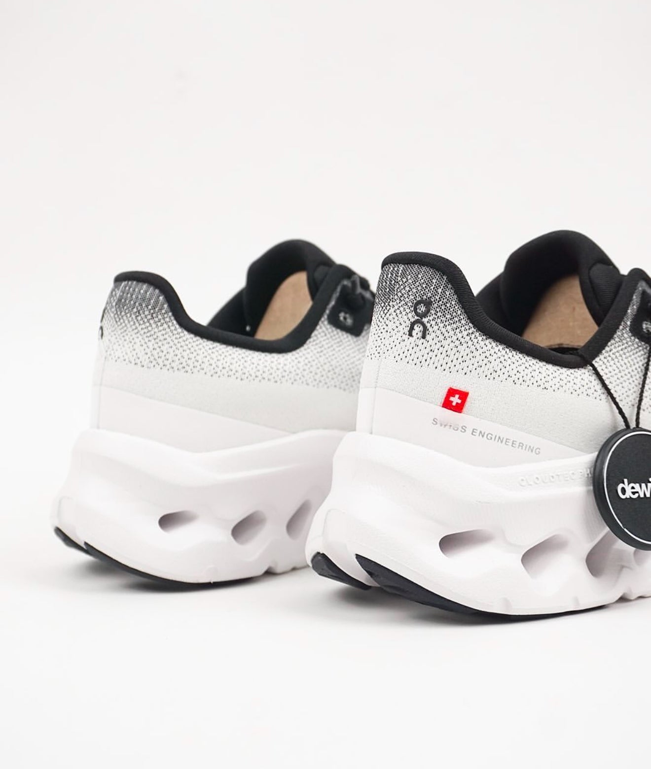 WMNs On Running Cloudtilt Black Ivory