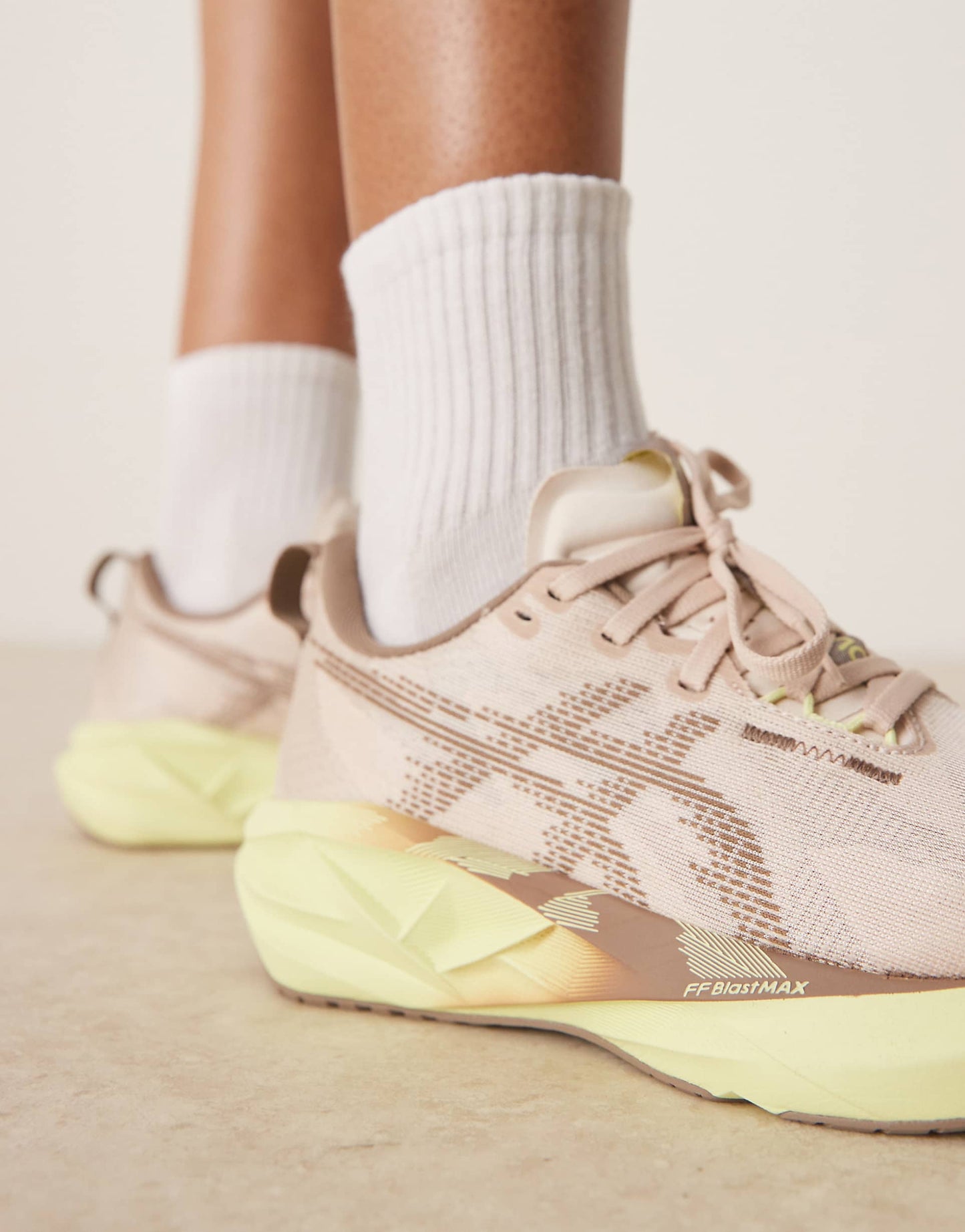 WMNs Asics Novablast 5 Mineral Beige Taupe Grey
