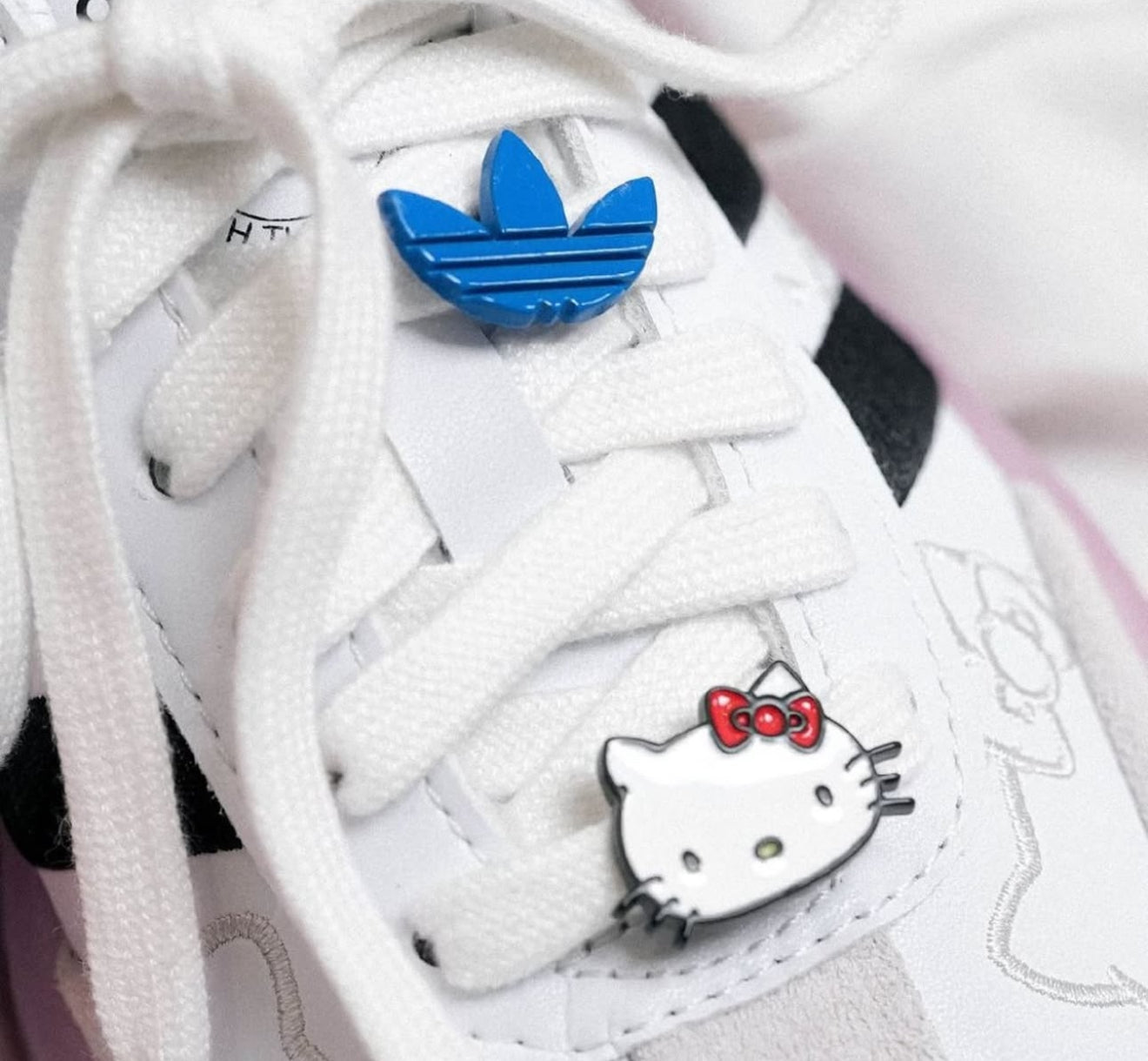 WMNs Sambae Hello Kitty
