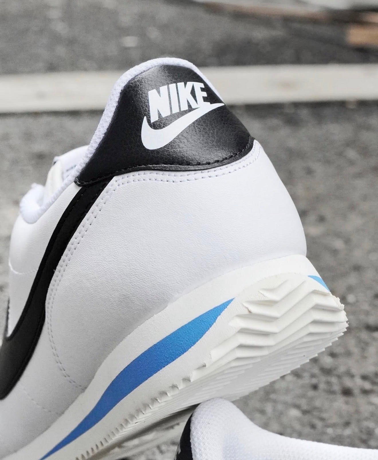 Cortez White Black Light Photo Blue