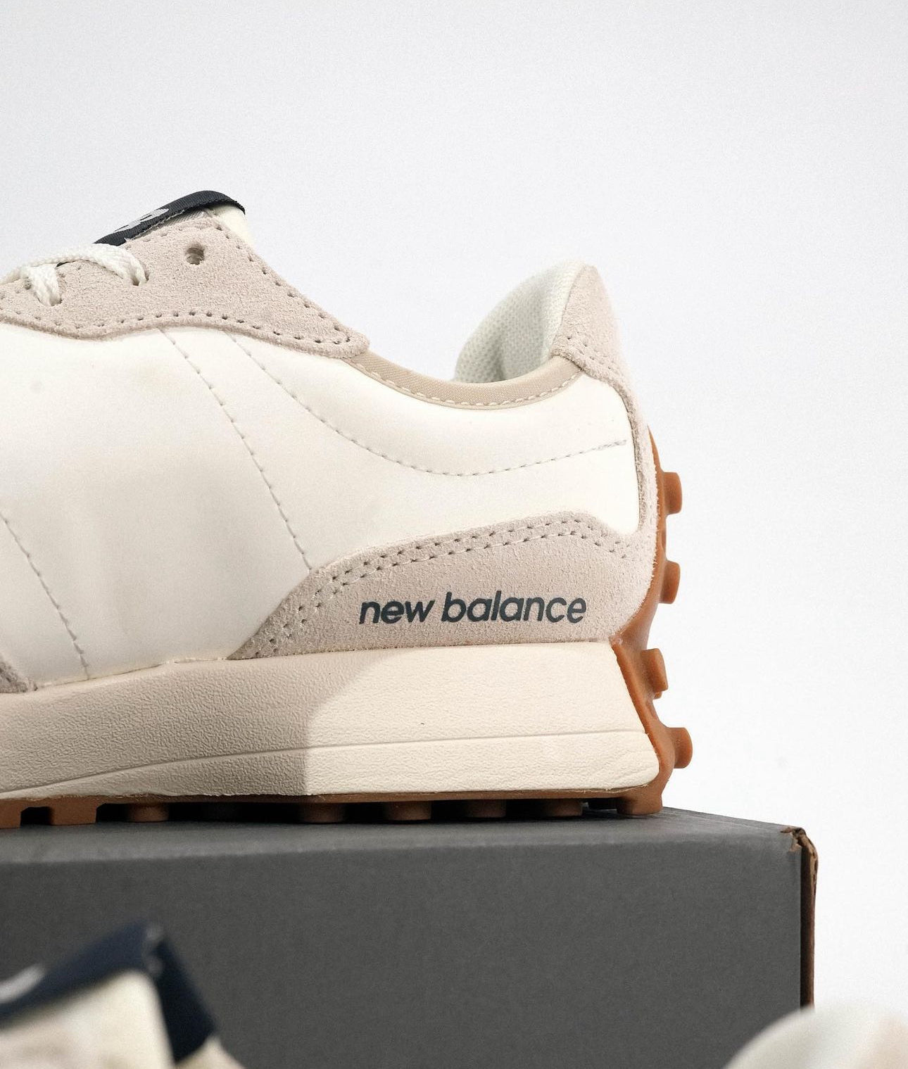 WMNs New Balance 327 Moonbeam Outerspace