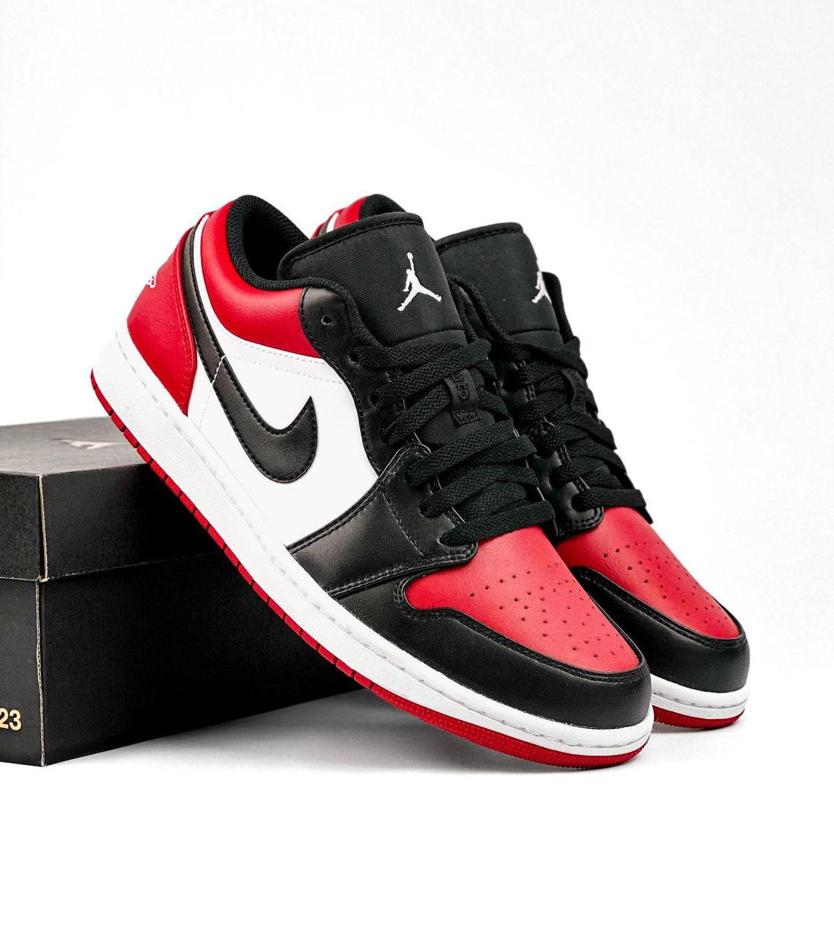 WMNs Air Jordan 1 Low Bred Toe