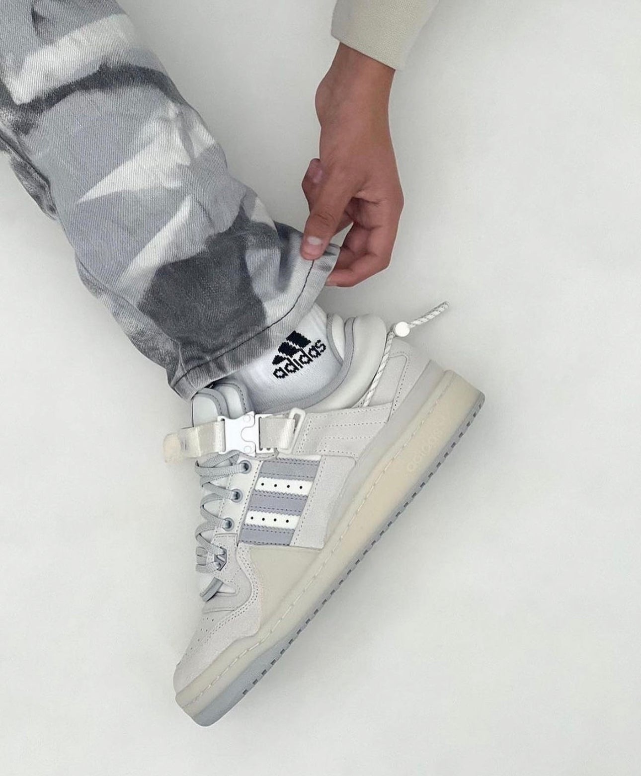 WMNs Forum Buckle Low Bad Bunny Last Forum