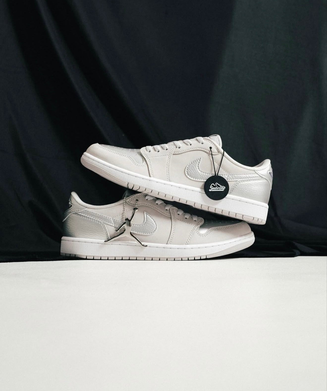Air Jordan 1 Low OG Metallic Silver