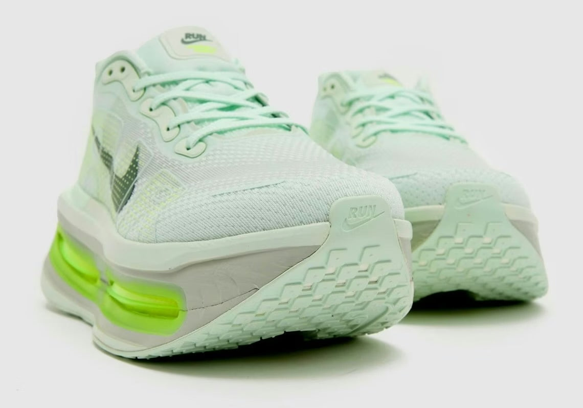 Zoom Vomero Premium Barely Volt