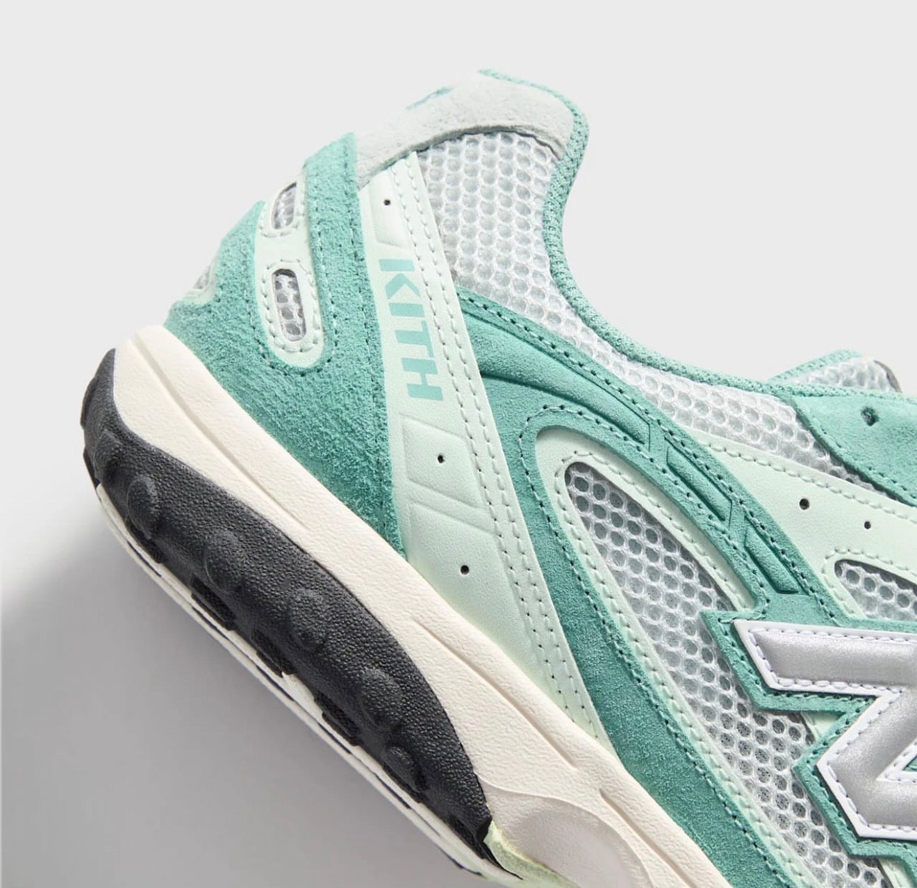 NB Balance 204L Kith Green Silver