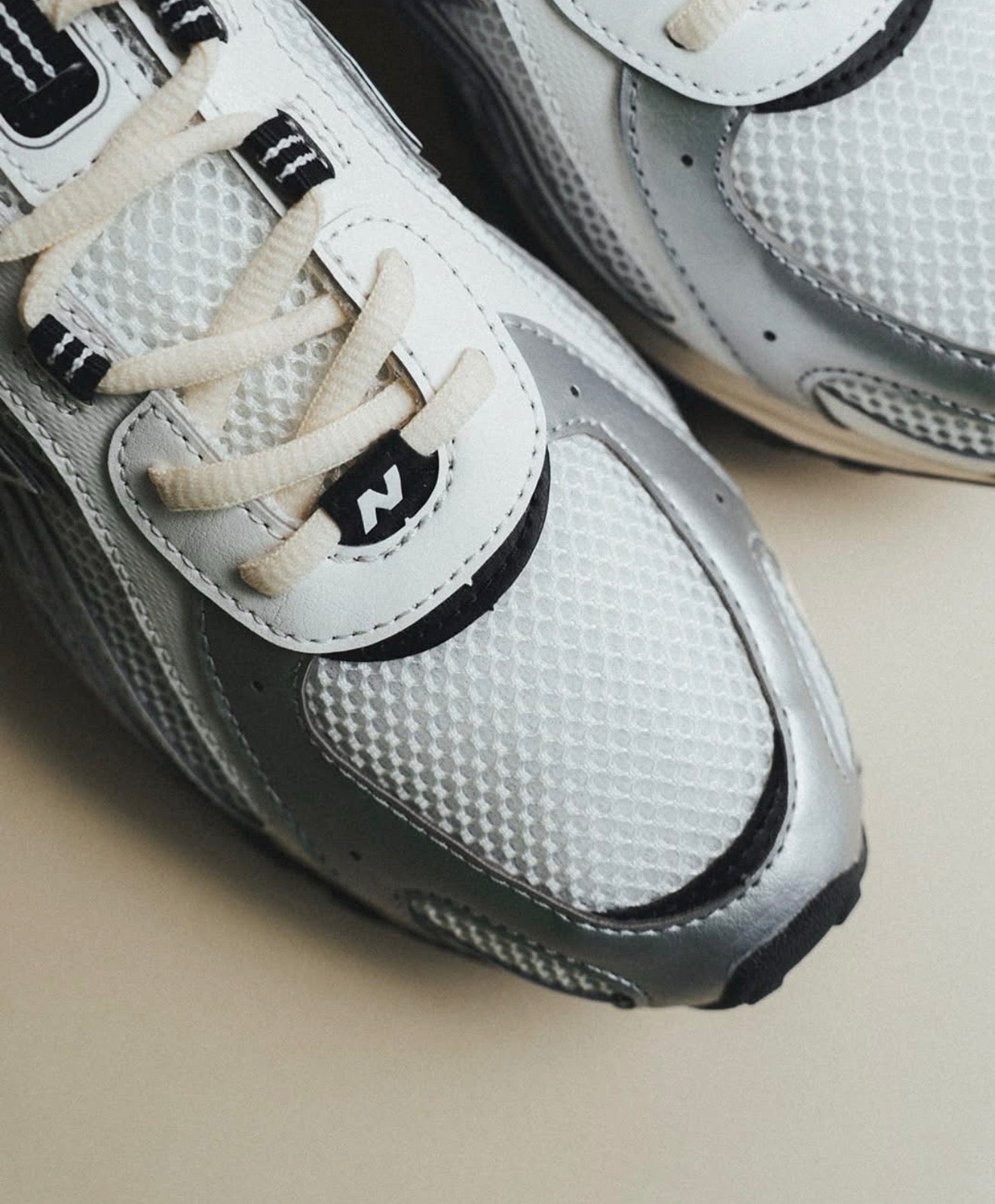 NB Balance 204L Silver Metallic Black