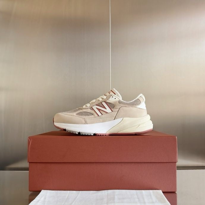 WMNs Loro Piano NB Balance 990 Low Top Sneaker