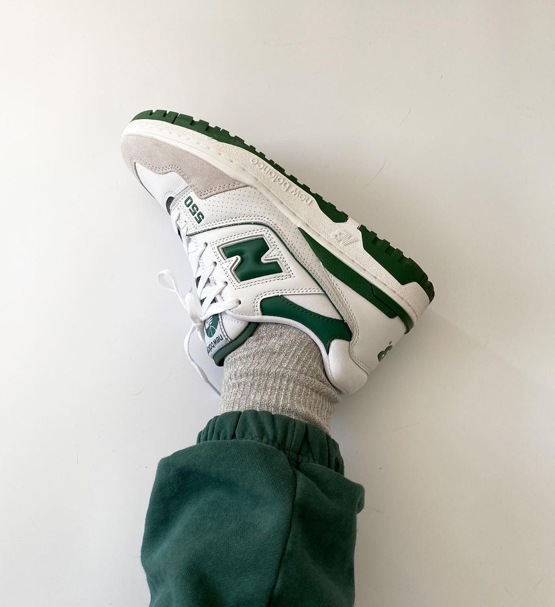 WMNS New Balance 550 Low Top Sneaker “ White Green “