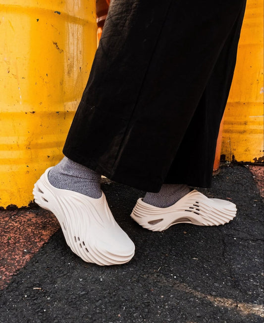 Crocs Echo Wave Clog Almond Tint