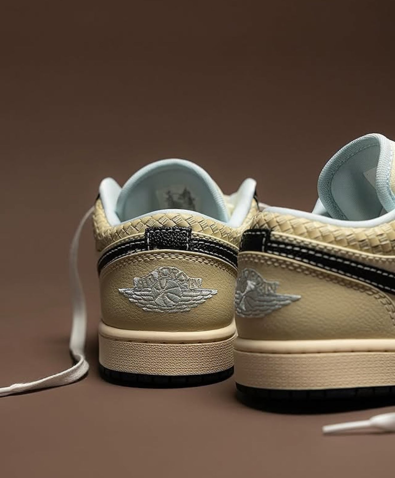 Air Jordan 1 Low SE Coconut Milk Black Muslin