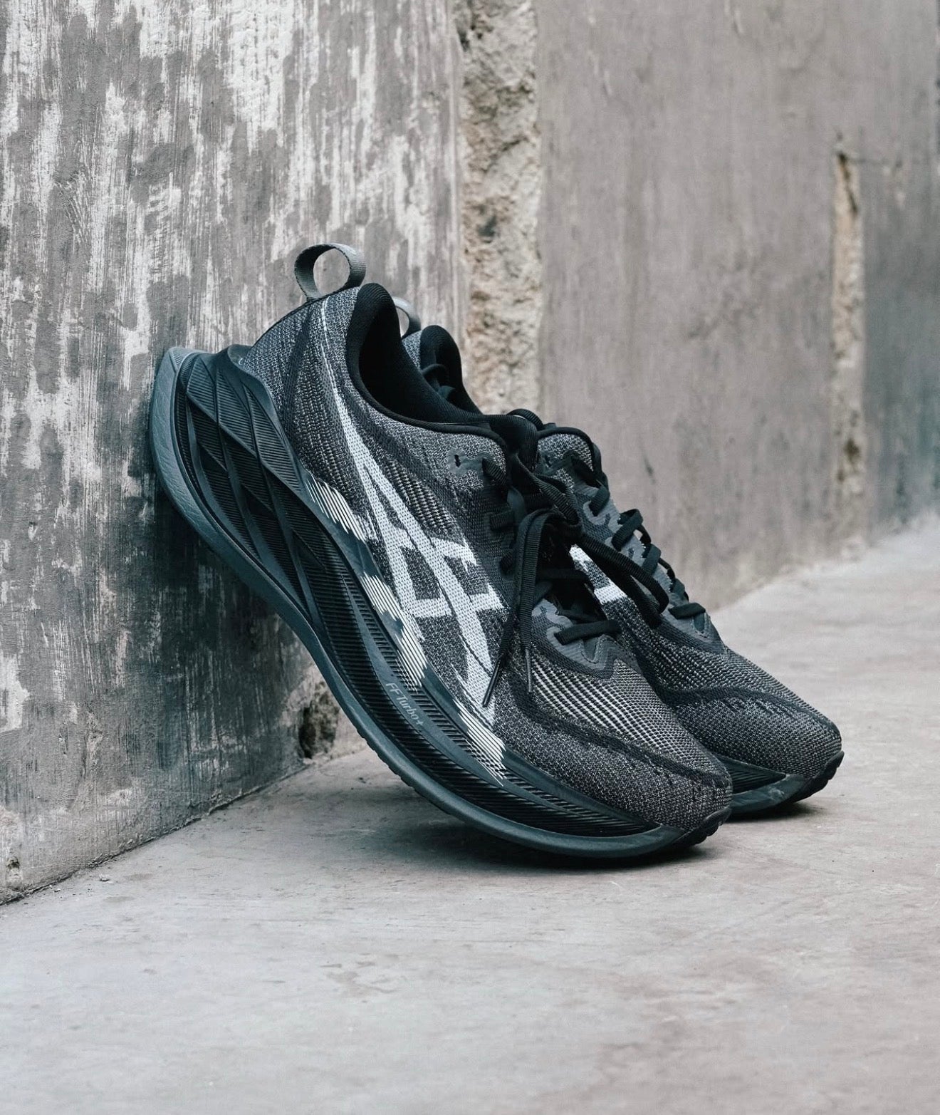 Superblast 2 Black White