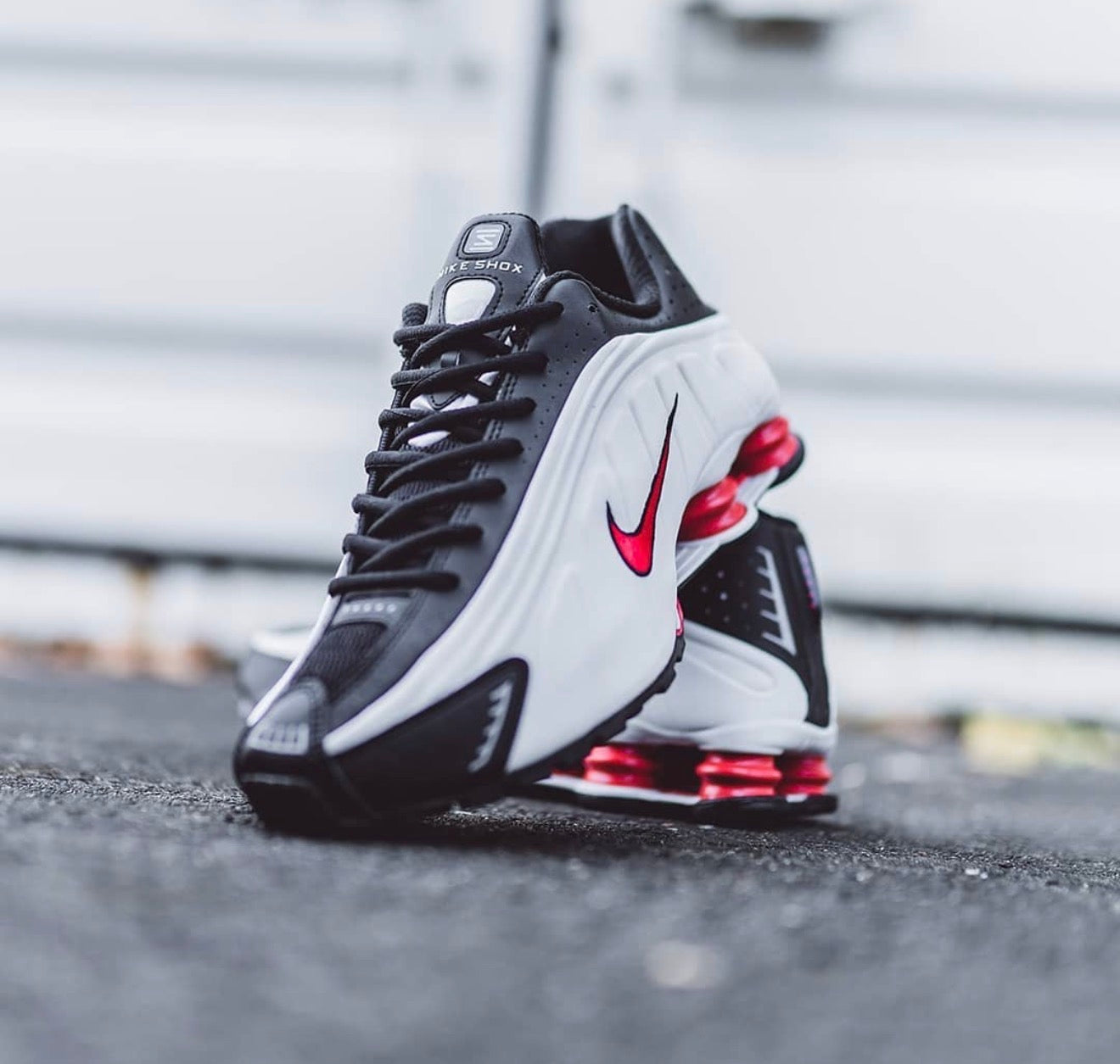 Shox R4 Platinum Tint University Red Black
