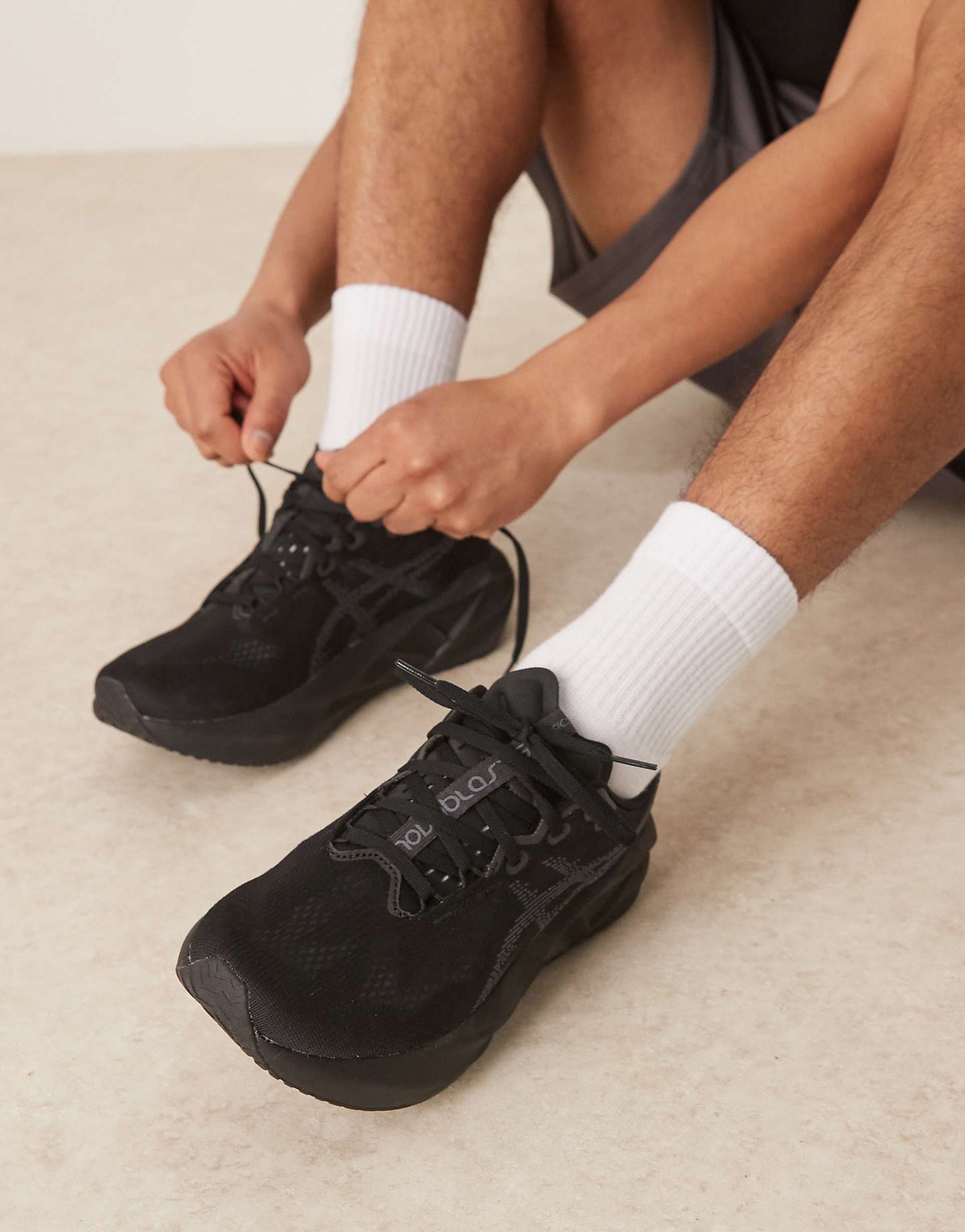 Asics Novablast 5 Black Carrier Grey