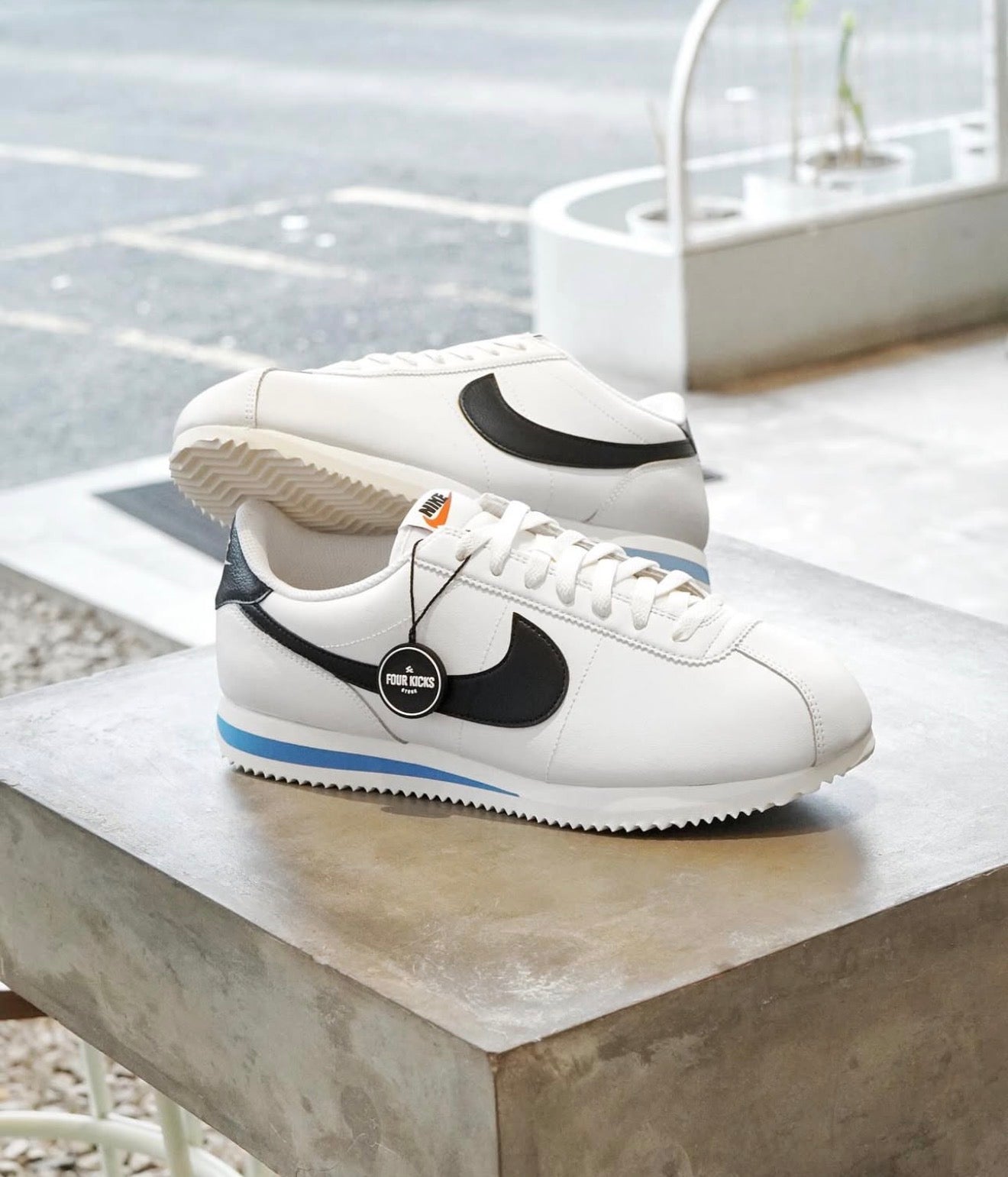 Cortez White Black Light Photo Blue