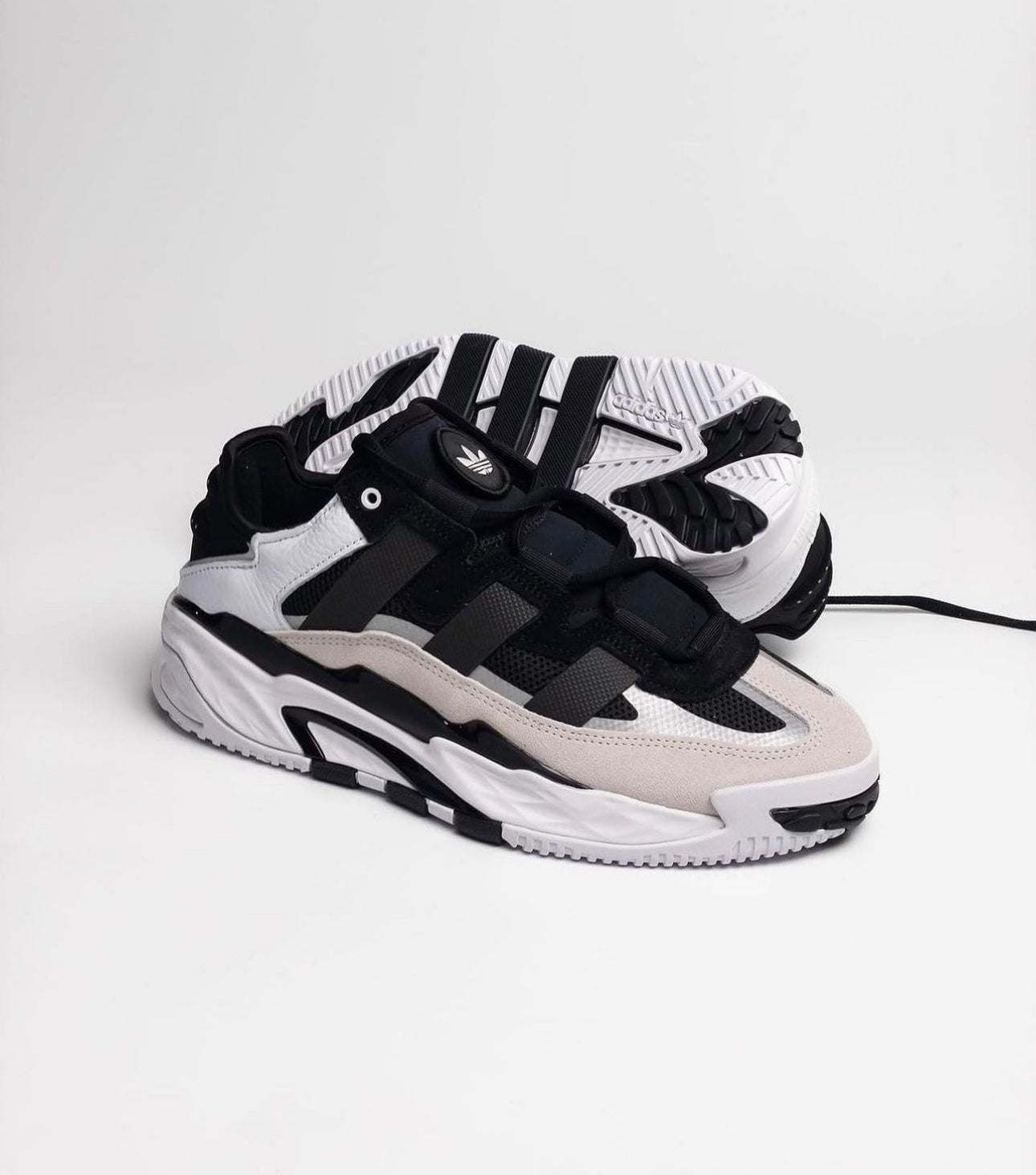 Niteball Trainers White/Black