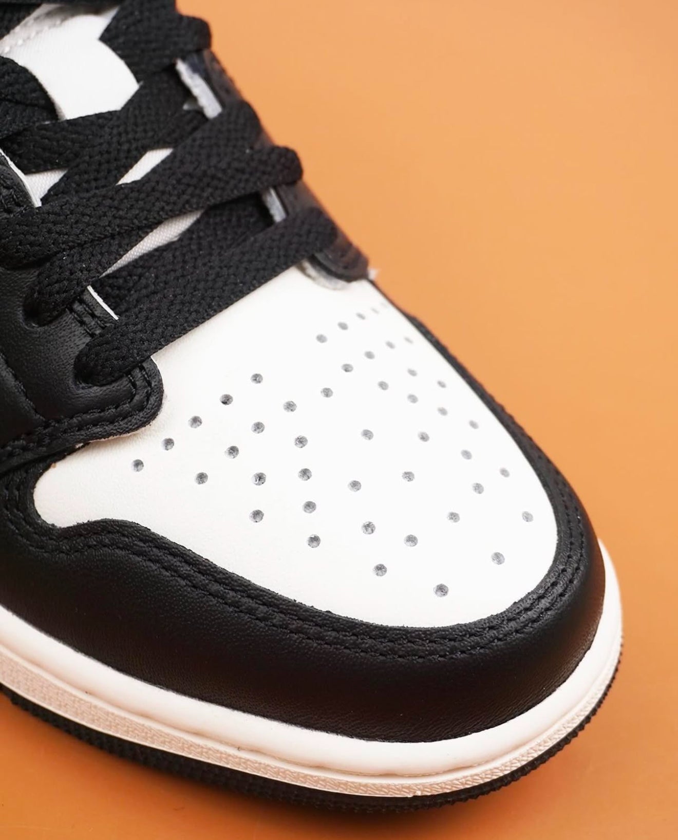 Air Jordan 1 Low Mocha