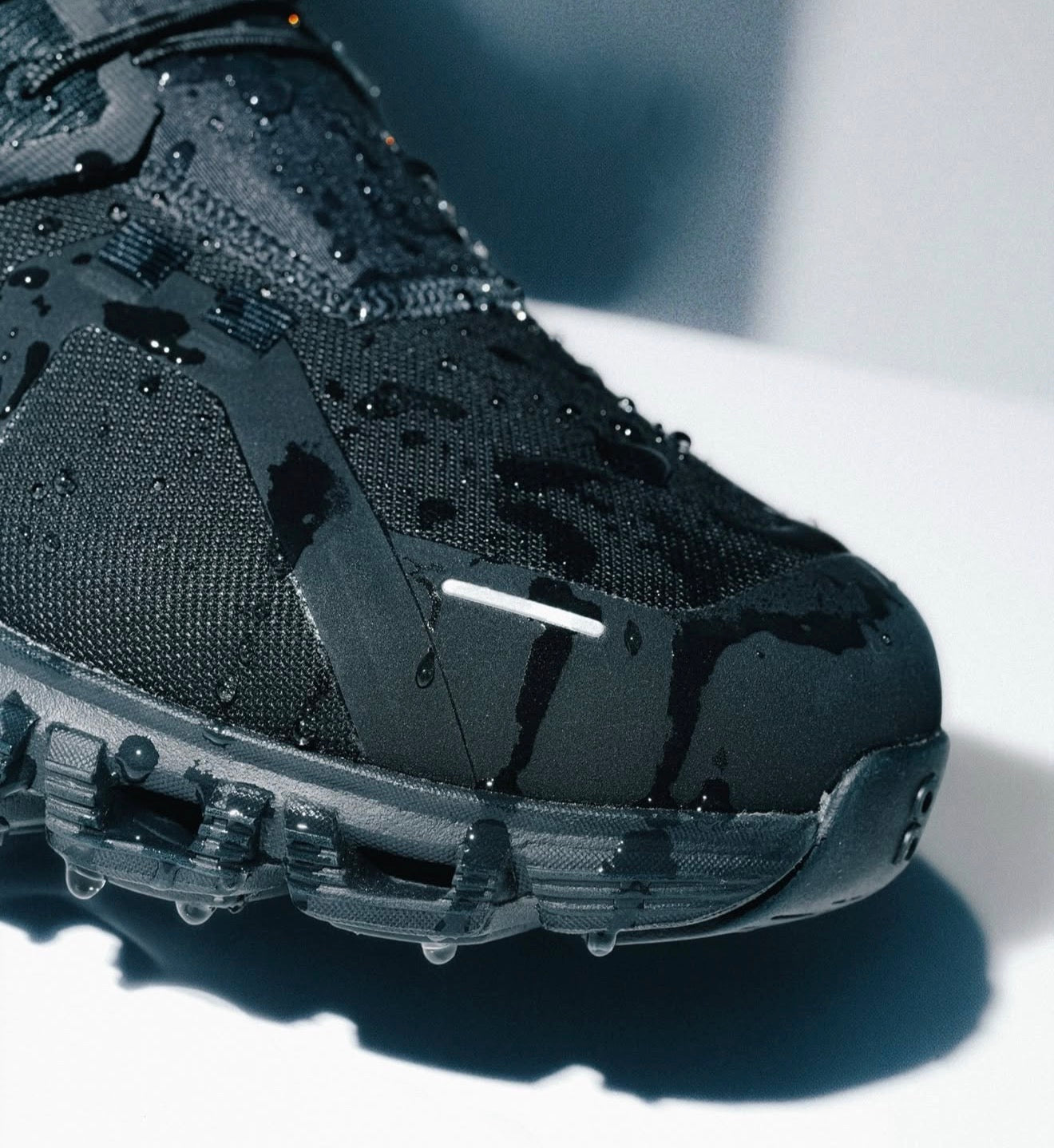 On Running Cloud 6 Waterproof Black